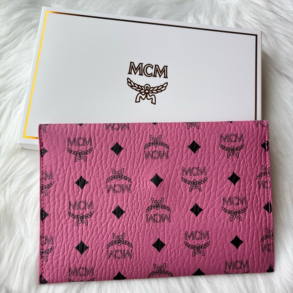 MCM Visetos Leather Envelope Clutch in pink VIP Novelty GWP NEW - Picture 2 of 10